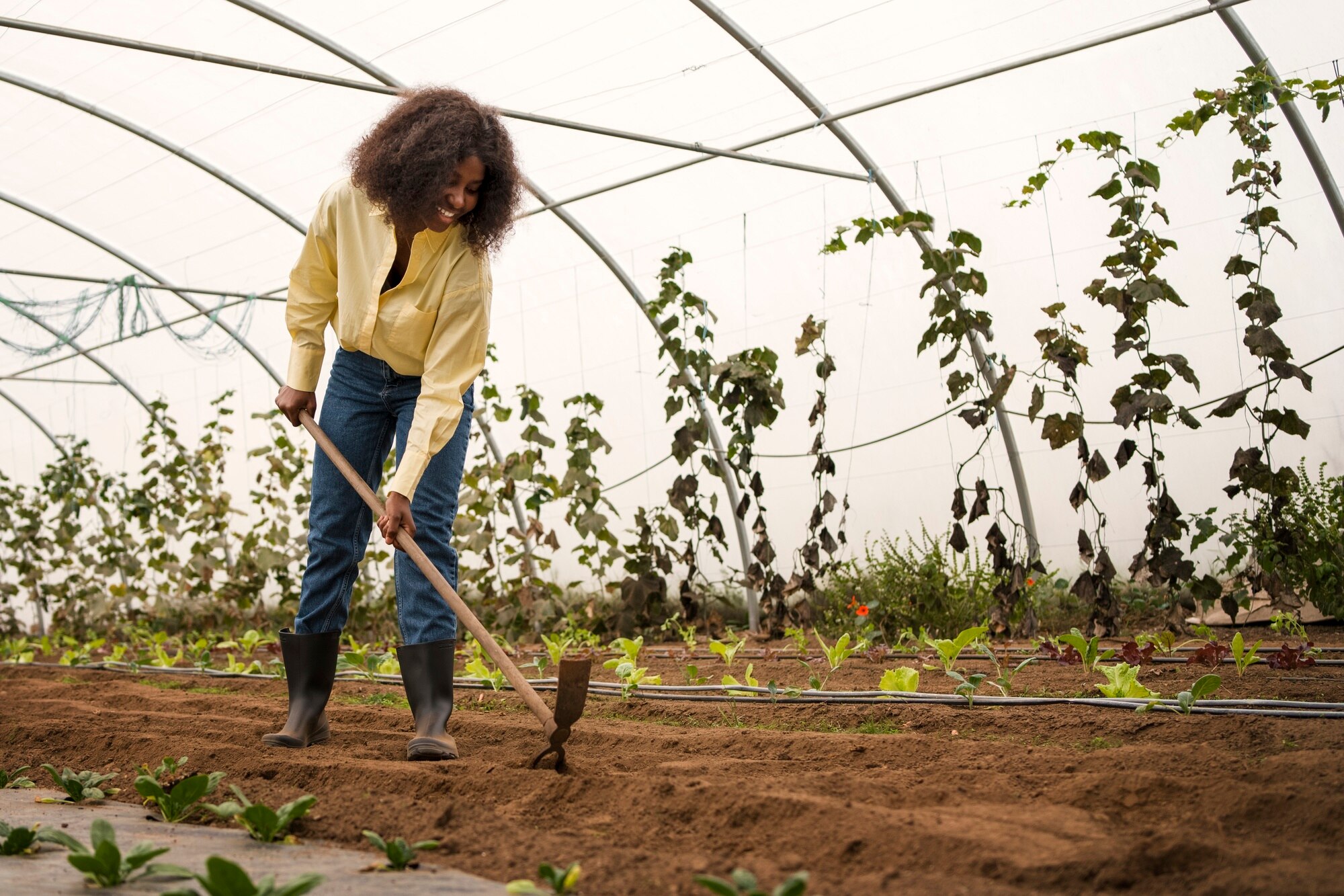 mujeres campesinas trabajando tiro completo 23 2149894701